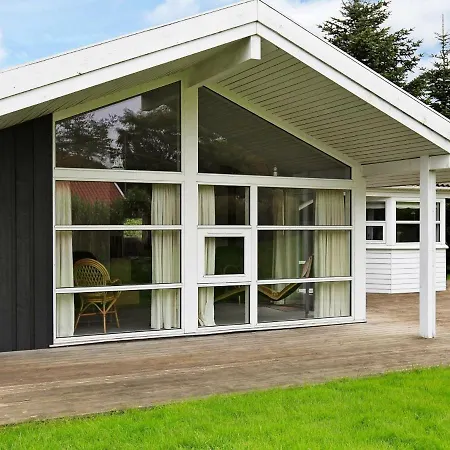 Three-bedroom In 7 Holiday home *