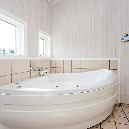 Holiday home 6 Person Holiday Home In Hejls-By Traum