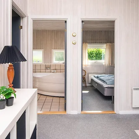 Vakantiehuis Three-Bedroom Holiday home in Hejls 7